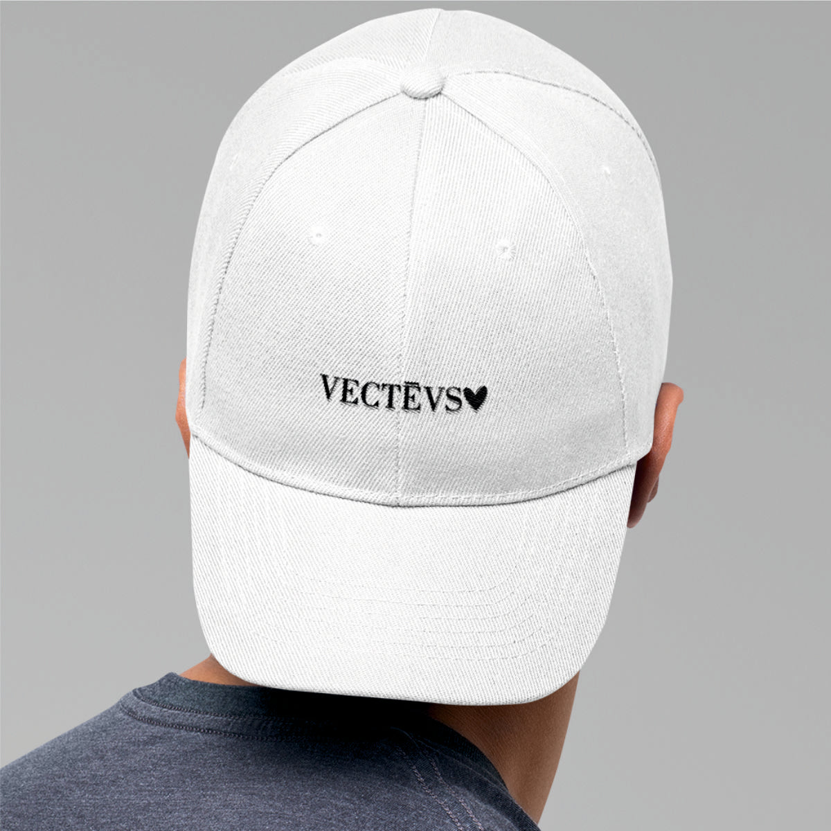 Balta cepure ar nagu "Vectēvs ar sirsniņu"